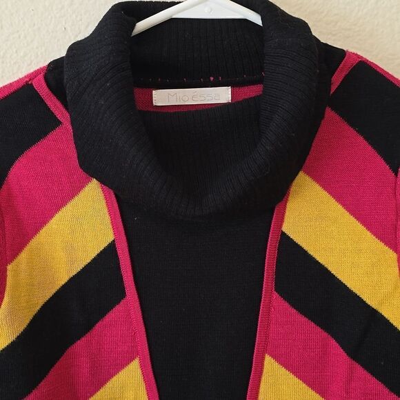 Vintage mio essa turtleneck sweater  size small.  ( see measurements) - Picture 2 of 10